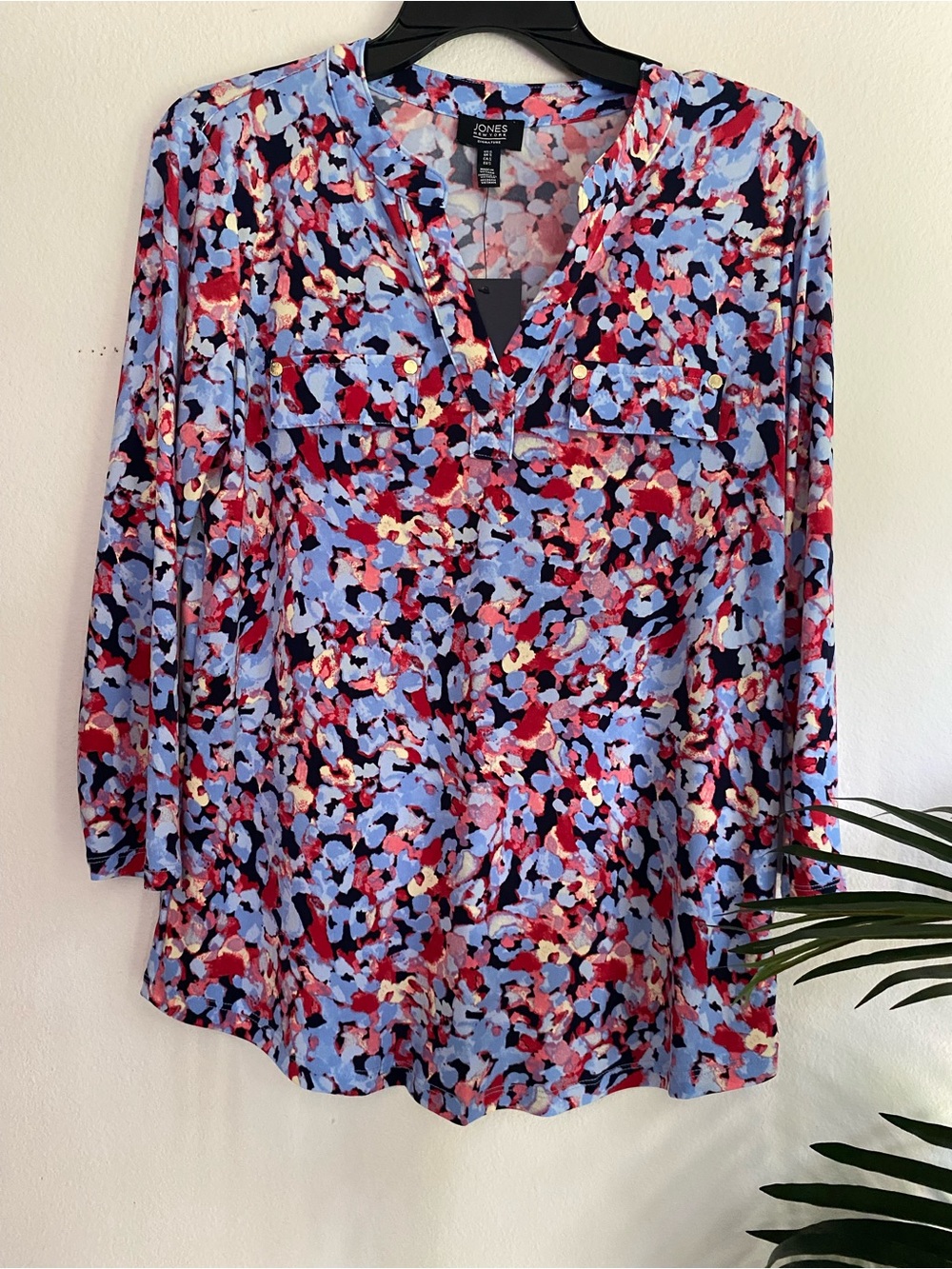 Jones New York Floral Print V-Neck Blouse in Blue and Red